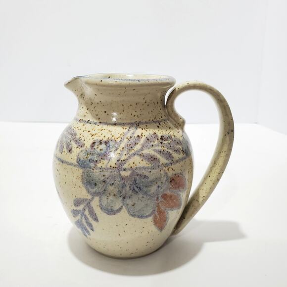 Vtg Studio Pottery Creamer Beige Speckled with Blue Flowers Leaves Signed 4.5" - Picture 4 of 12